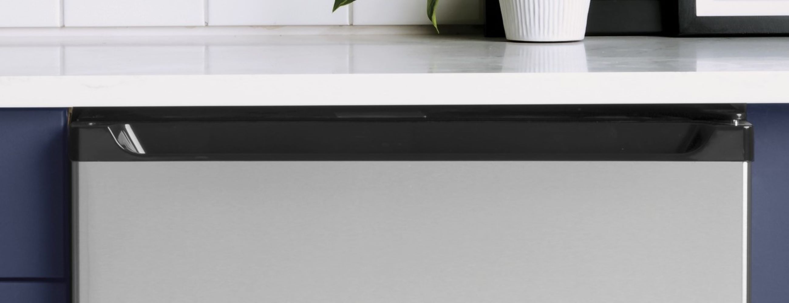 Highlight Mabe Image about Recessed handles